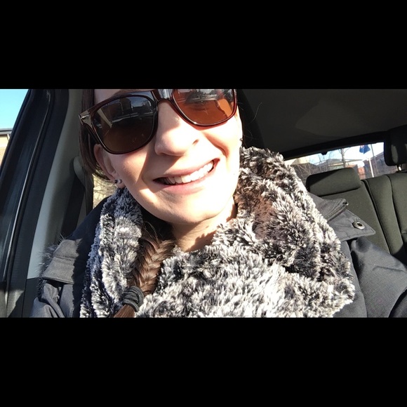 Like To Bookmark My Closet! - Picture 2 of 4